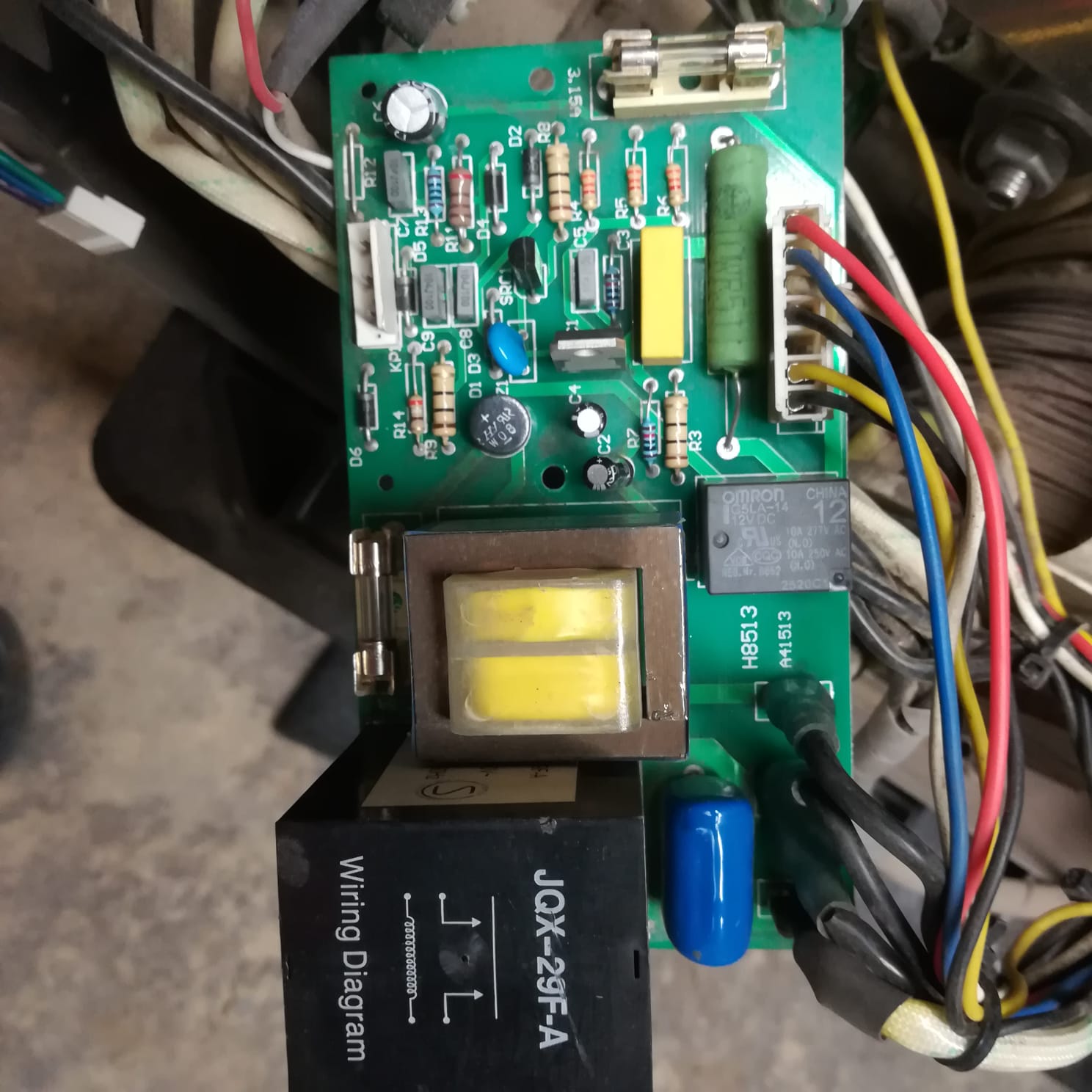 H8513 przewody kolorystyka